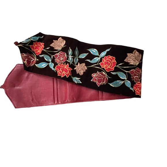 Velvet Belt - Picture 2 of 2